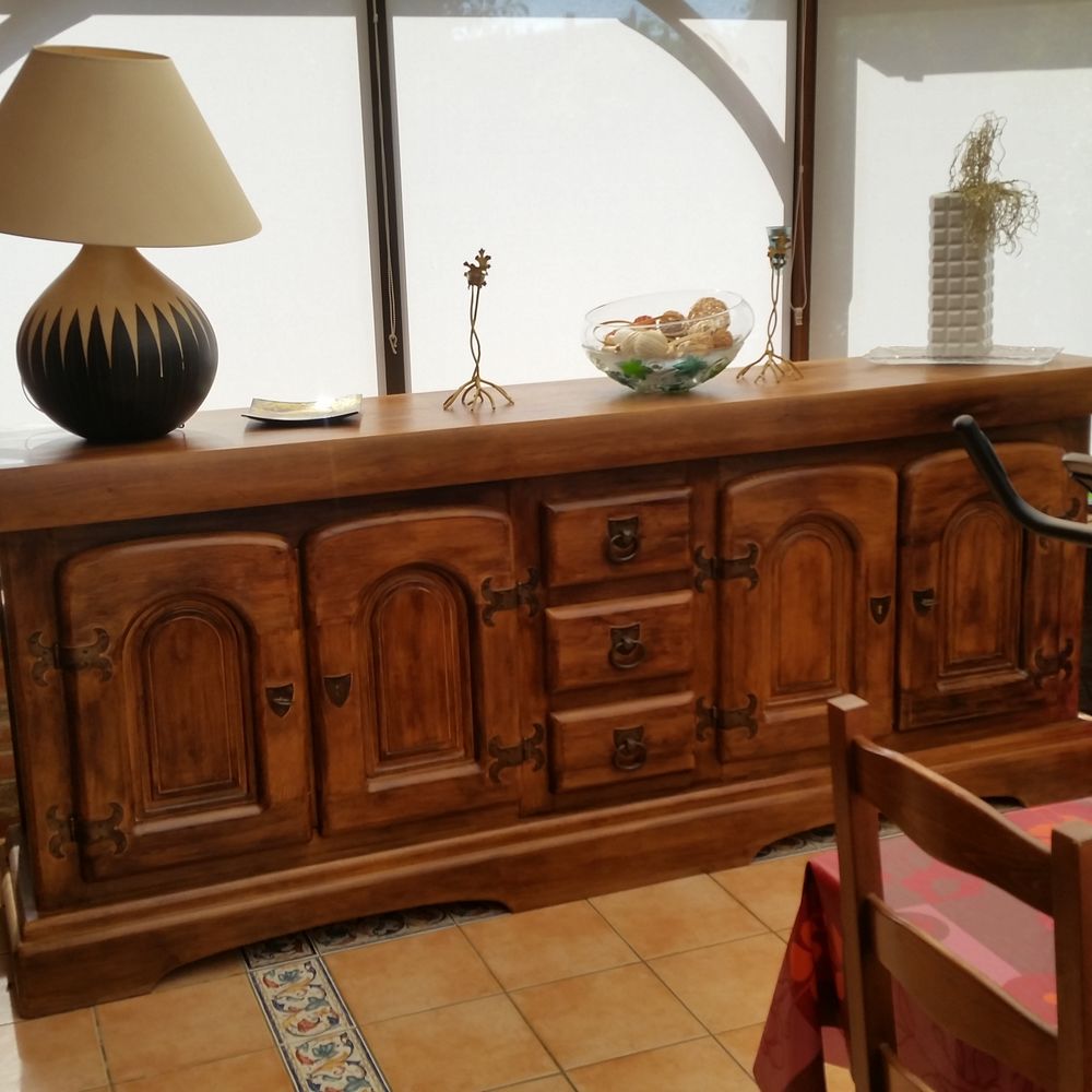 DEUX BUFFETS STYLE CAMPAGNARD Meubles