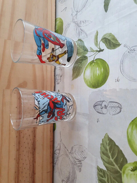 lot de 2 verres vintage 
made in france 
Spiderman 
10 Aubvillers (80)