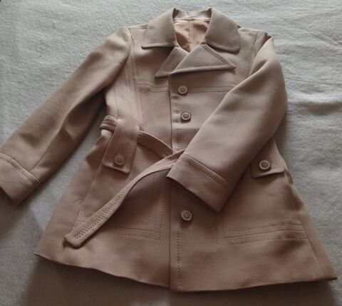 Magnifique manteau court classique 24 La Courneuve (93)