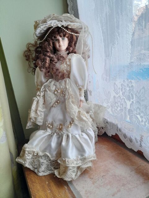 poupée en porcelaine 20 Moisenay (77)