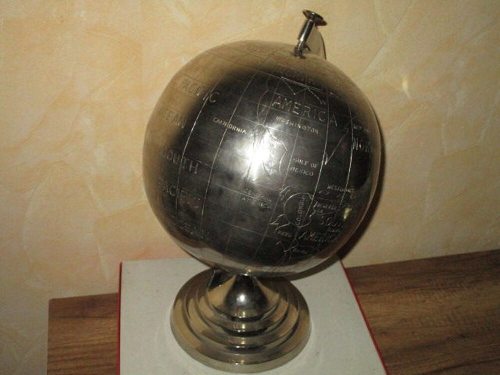 GLOBE TERRESTRE METALLIQUE 30CM DIAMETRE 
