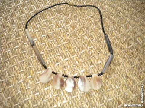 Collier tribu indienne mati�res naturelles 5 Fouras (17)