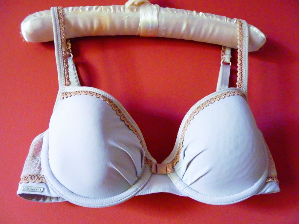 soutien gorge Hechter Femme 85B dentelle et coque TBE Vtements