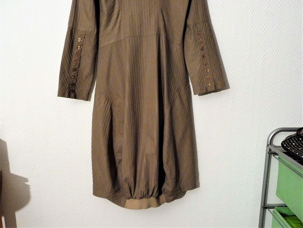 Veste Cintr&eacute;e Longue et L&eacute;g&egrave;re Beige &agrave; Manches Longues- Deca Vêtements