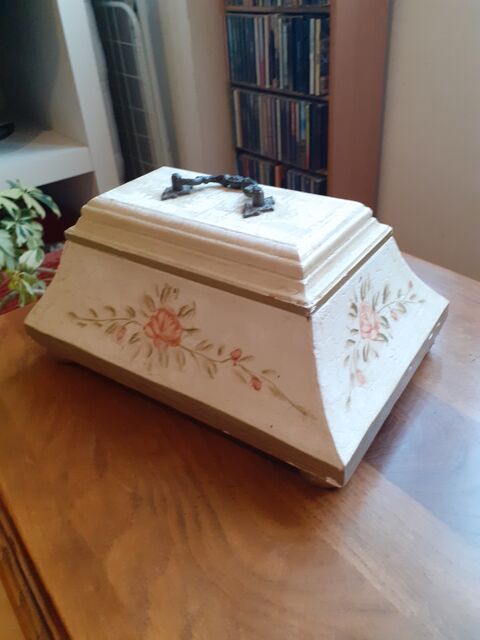 Boite en bois vintage peinte  la main. 30 Plouaret (22)