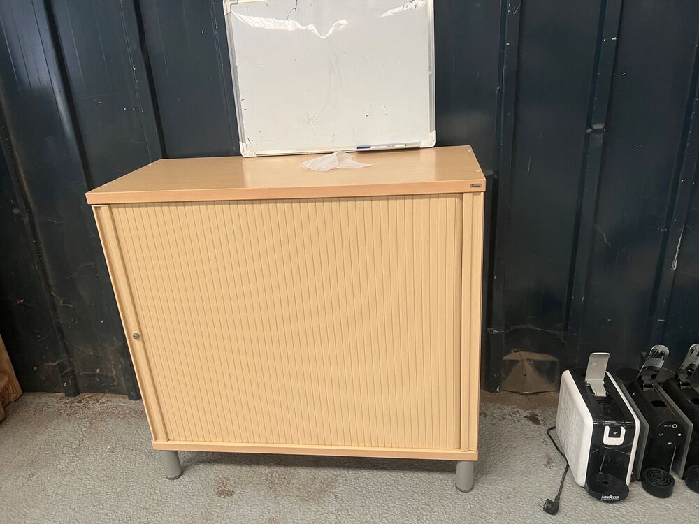 Armoire en bois a volet Meubles