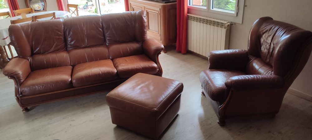 ENSEMBLE CANAPE FAUTEUIL POUF CUIR - BON ETAT Meubles