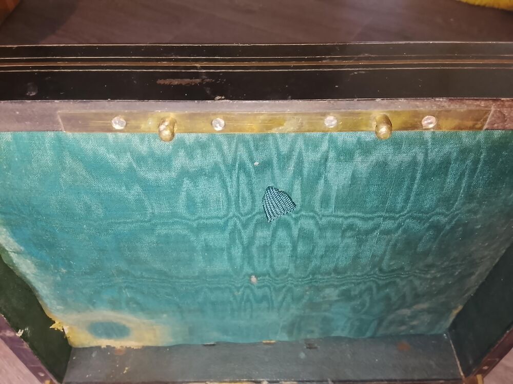 N&eacute;cessaire de toilette dans son coffret Epoque Napol&eacute;on III 