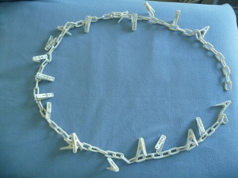 Chaine en plastique avec pinces pour accrocher jouets & pelu Celles-sur-Belle (79)