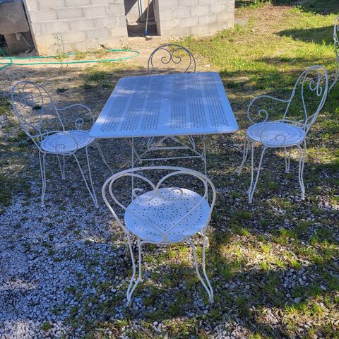 trs beau salon de jardin fer forg ancien 250 La Farlde (83)