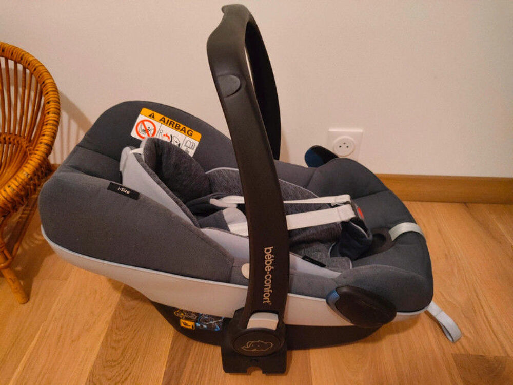 Si&egrave;ge auto Pebble Pro i-Size Essential Graphite de Maxi-Cosi Puériculture
