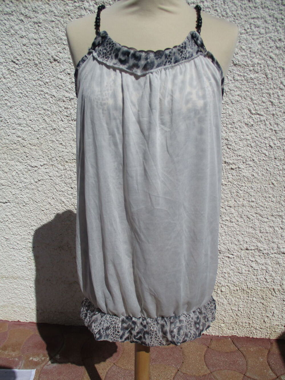 Tunique Encolure fantaisie et Taille unique - Neuve Vêtements