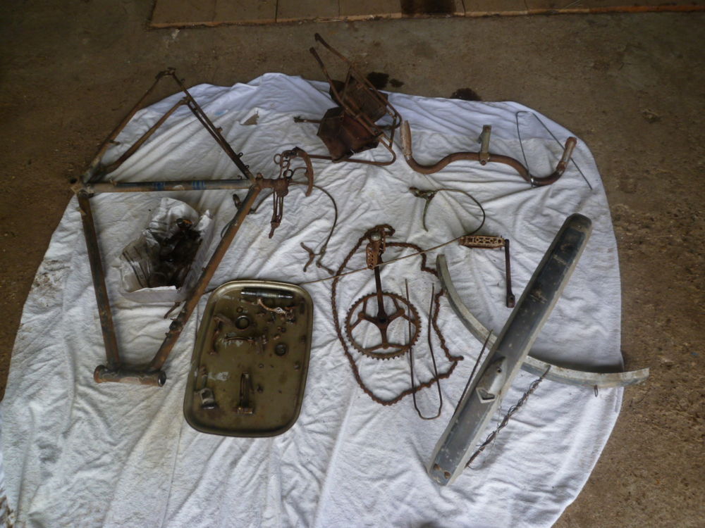 V&eacute;lo Terrot ann 50 d&eacute;mont&eacute; en pi&egrave;ces d&eacute;tach&eacute;es Vélos