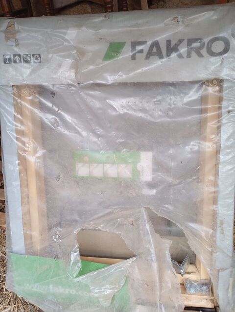 Fen�tre de toit FAKRO bois, double vitrage0 jamais pos�e  200 Sousceyrac (46)