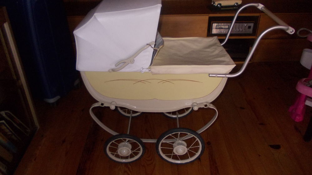 landau poup&eacute;e vintage Jeux / jouets