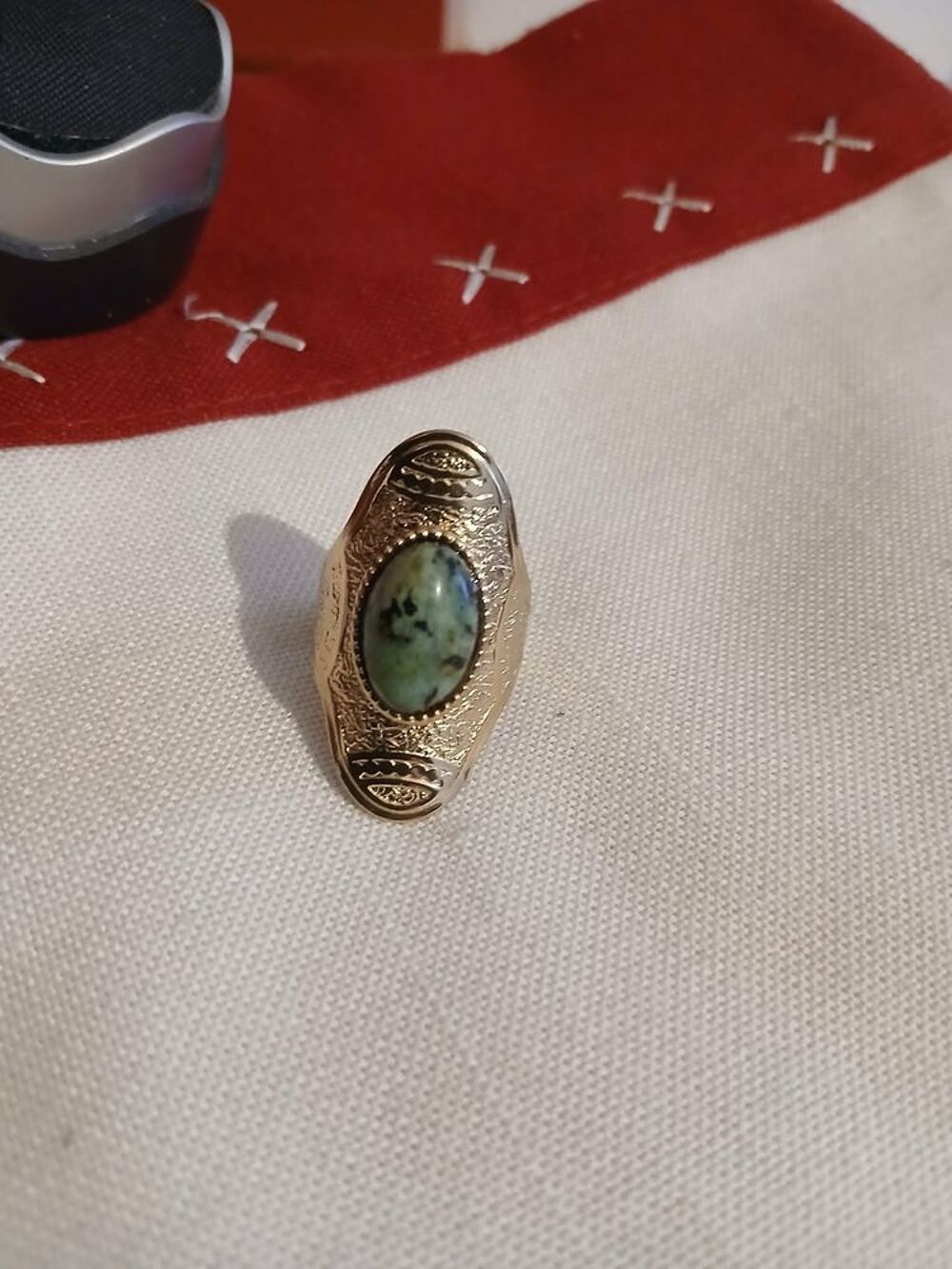  Deux magnifiques bagues neuves ovales avec pierre N&deg; 1444 Bijoux et montres