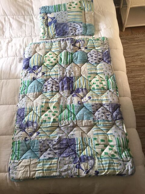 Edredon pour lit bébé = 5€ 5 Mougins (06)