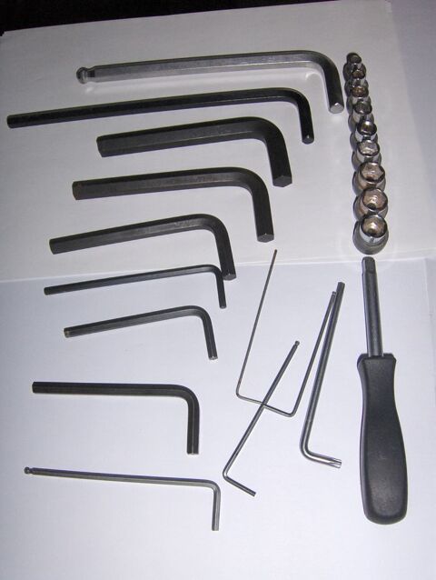 13 clefs Lenne + 9 douilles avec manche  ---($) 10 Sauchy-Cauchy (62)