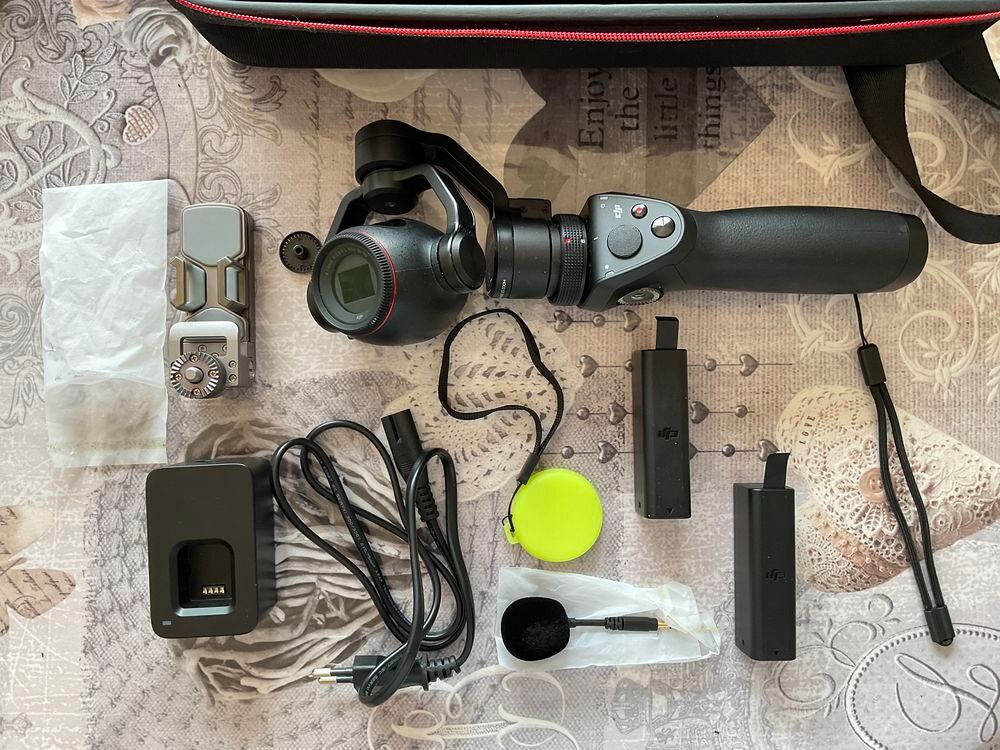 Cam&eacute;ra stabilis&eacute;e DJI Osmo + Photos/Video/TV