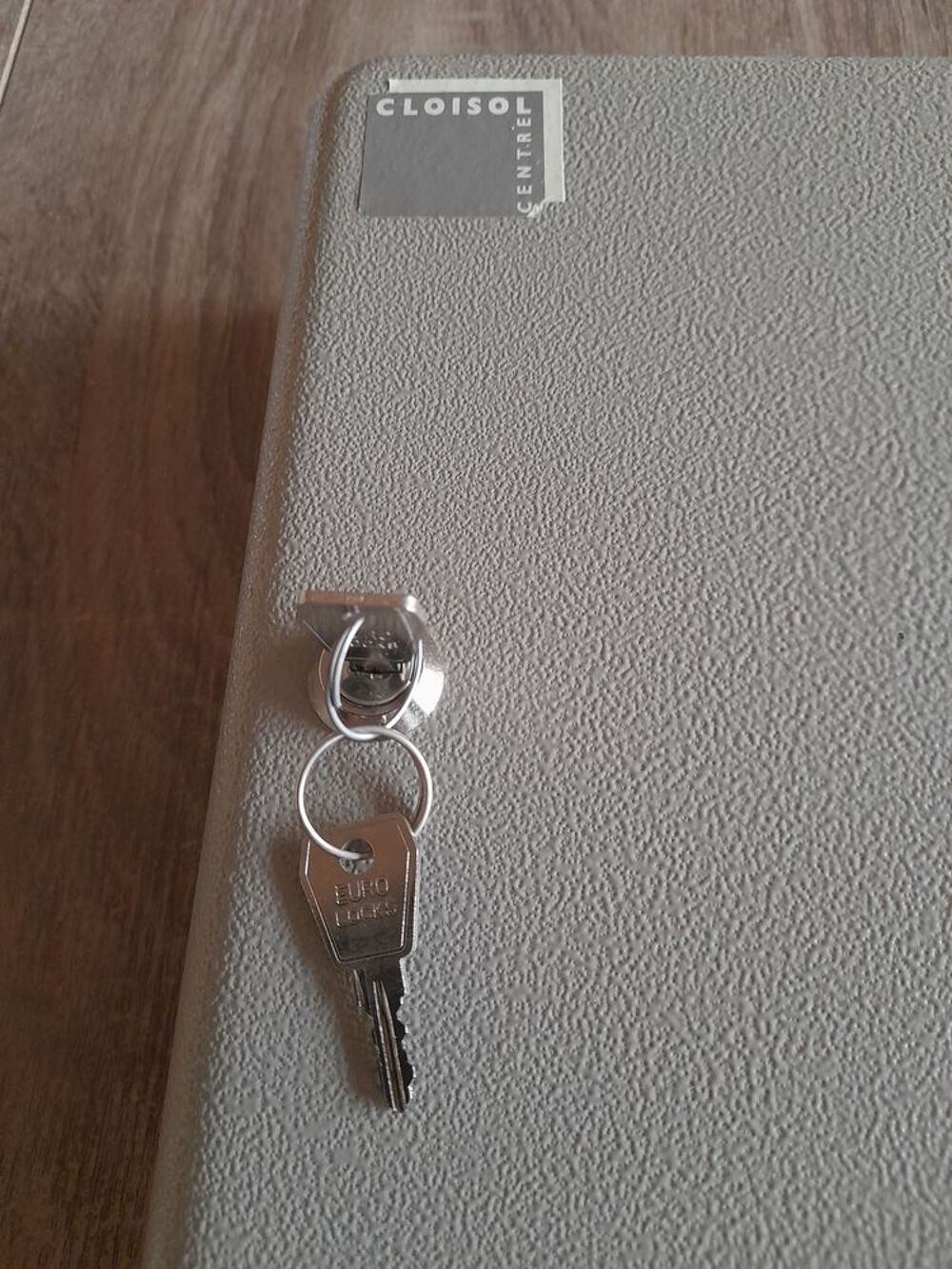 Armoire &agrave; cl&eacute;s murale Bricolage