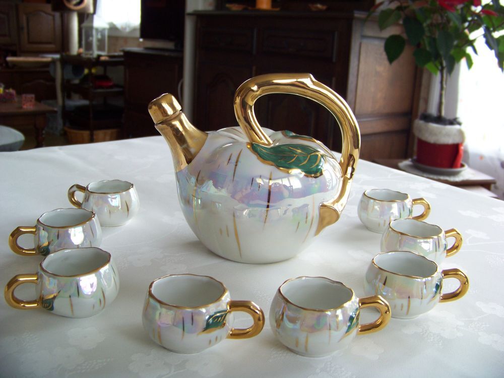 Service &agrave; liqueur ancien porcelaine iris&eacute;e 