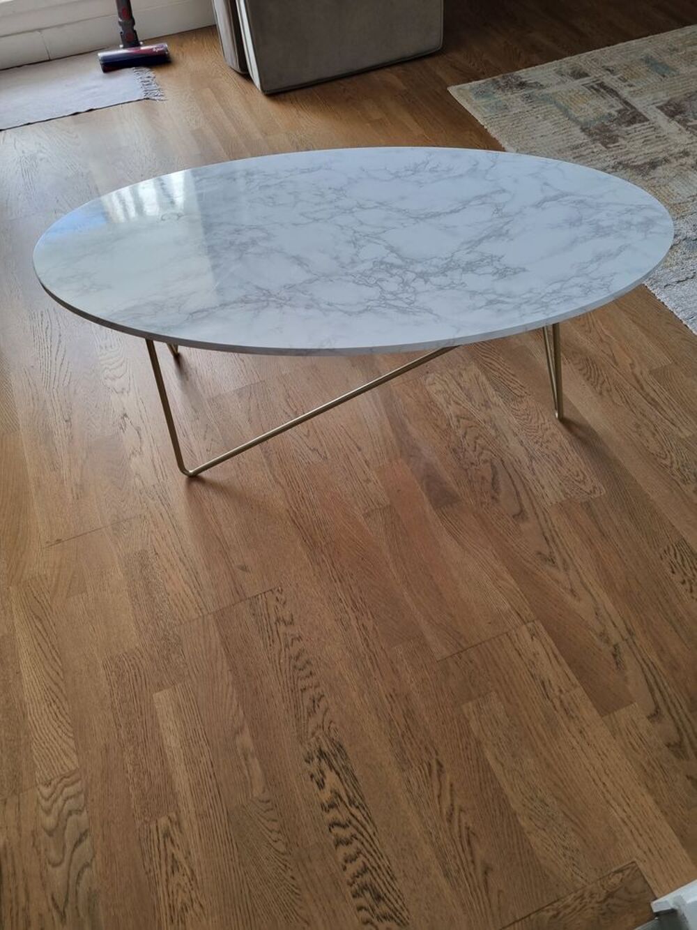 Table basse couleur marbre et dor&eacute; Meubles