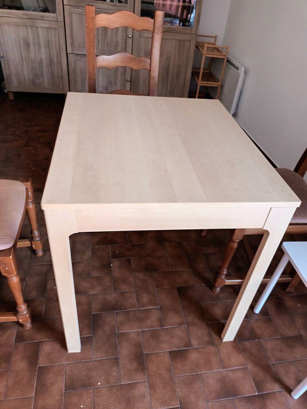 Table carr&eacute;e bois clair Meubles