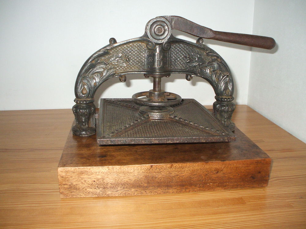 presse &agrave; relier tr&egrave;s ancienne Décoration