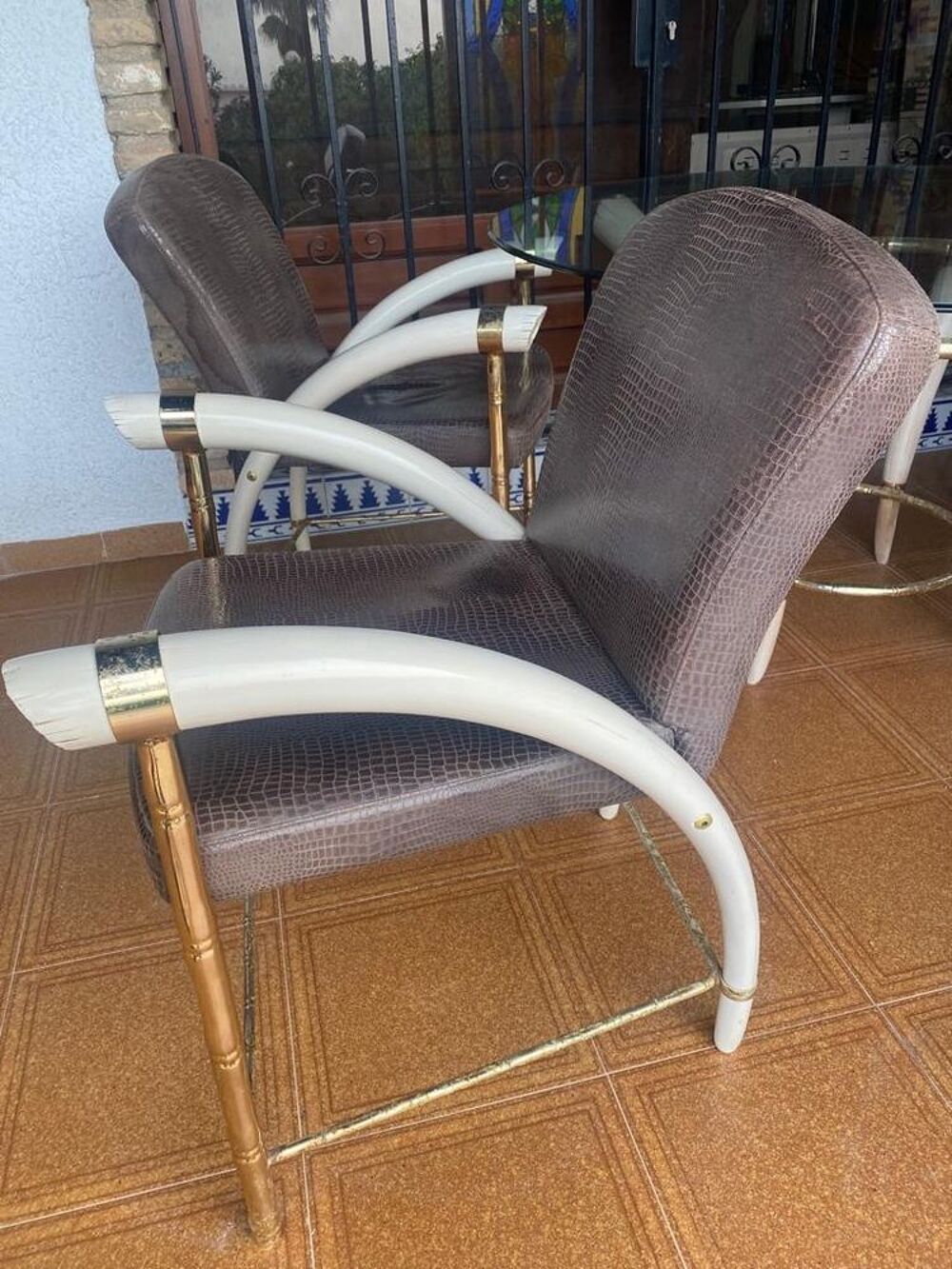 Table et fauteuils unique de la marque VIDAL GRAU Meubles