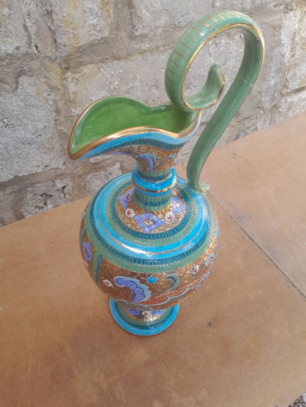 Vase peint &agrave; la feuille d'or Décoration