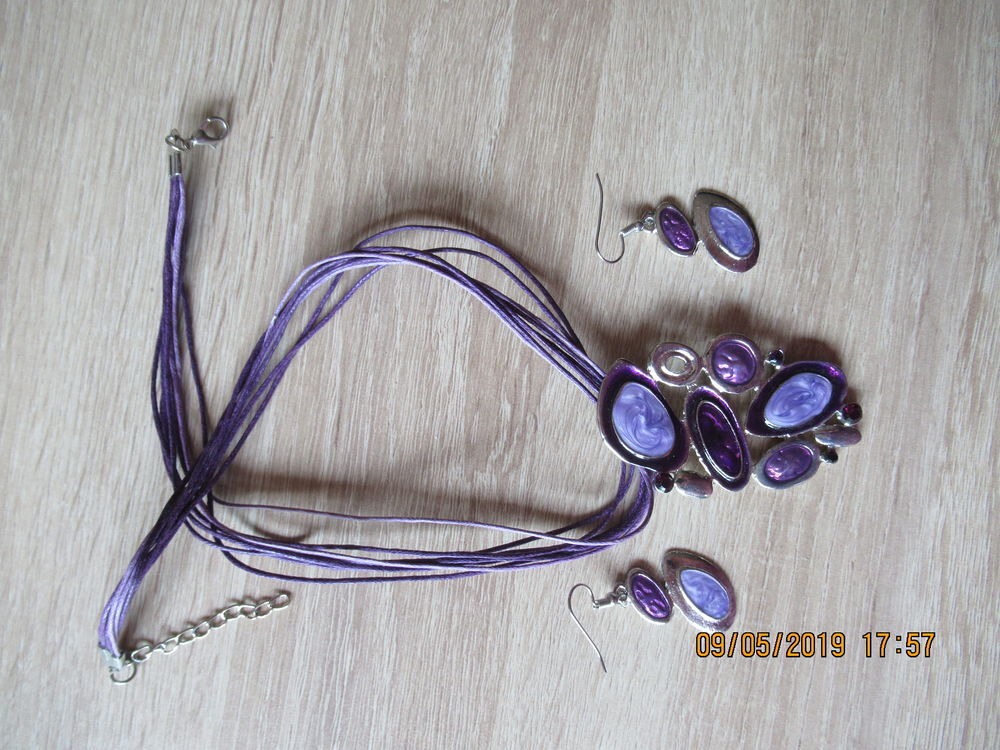 Parure Fantaisie mauve - Neuve Bijoux et montres