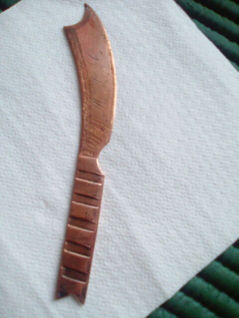 coupe papier vintage en cuivre cisel�  datant  guerre 14/18 30 Br�tigny-sur-Orge (91)