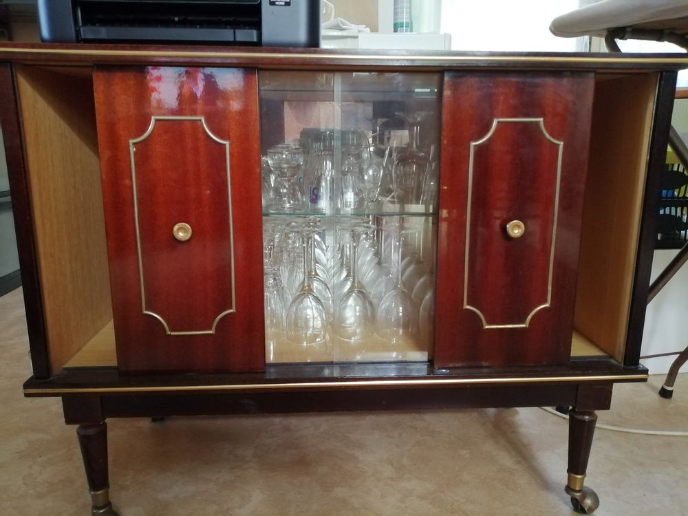 Meuble bar vintage sur roulettes Meubles