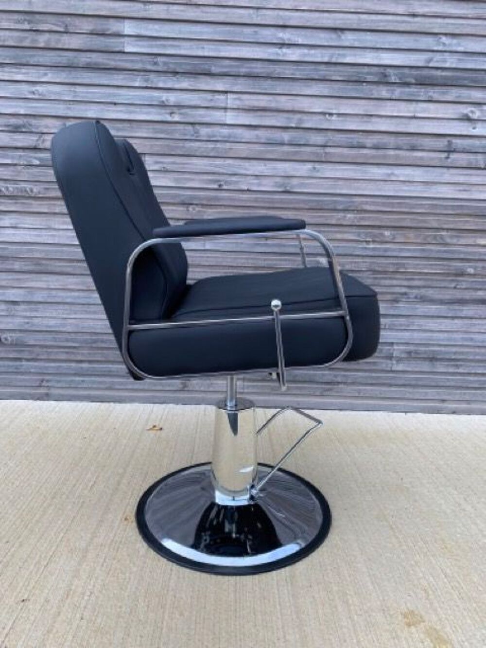 Chaise de qualit&eacute; coiffure barbier. Meubles