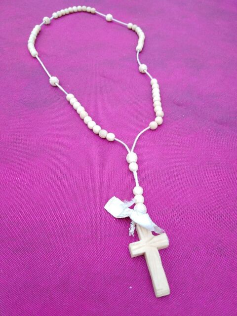 Chapelet ancien en perles avec un petit ruban ( n�5) 10 Avermes (03)