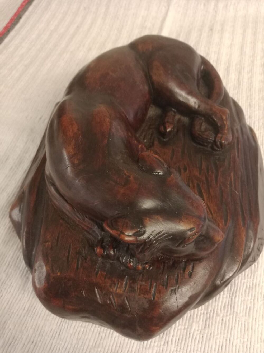 Sculpture lionne en bois Décoration