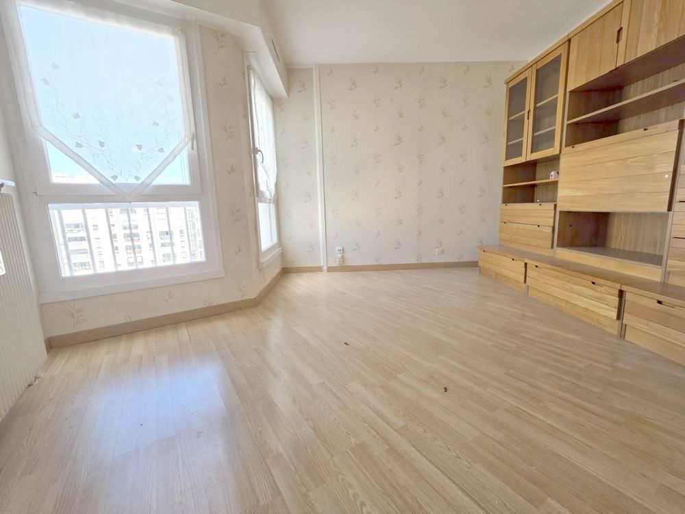 Vente Appartement Appartement de type F4 d'une surface de 89,69 m², 3 chambres, balcon, garage, cave, au calme, isolation de l'immeuble par l'extérieur, quartier calme et sécurisé. Vandœuvre-lès-nancy