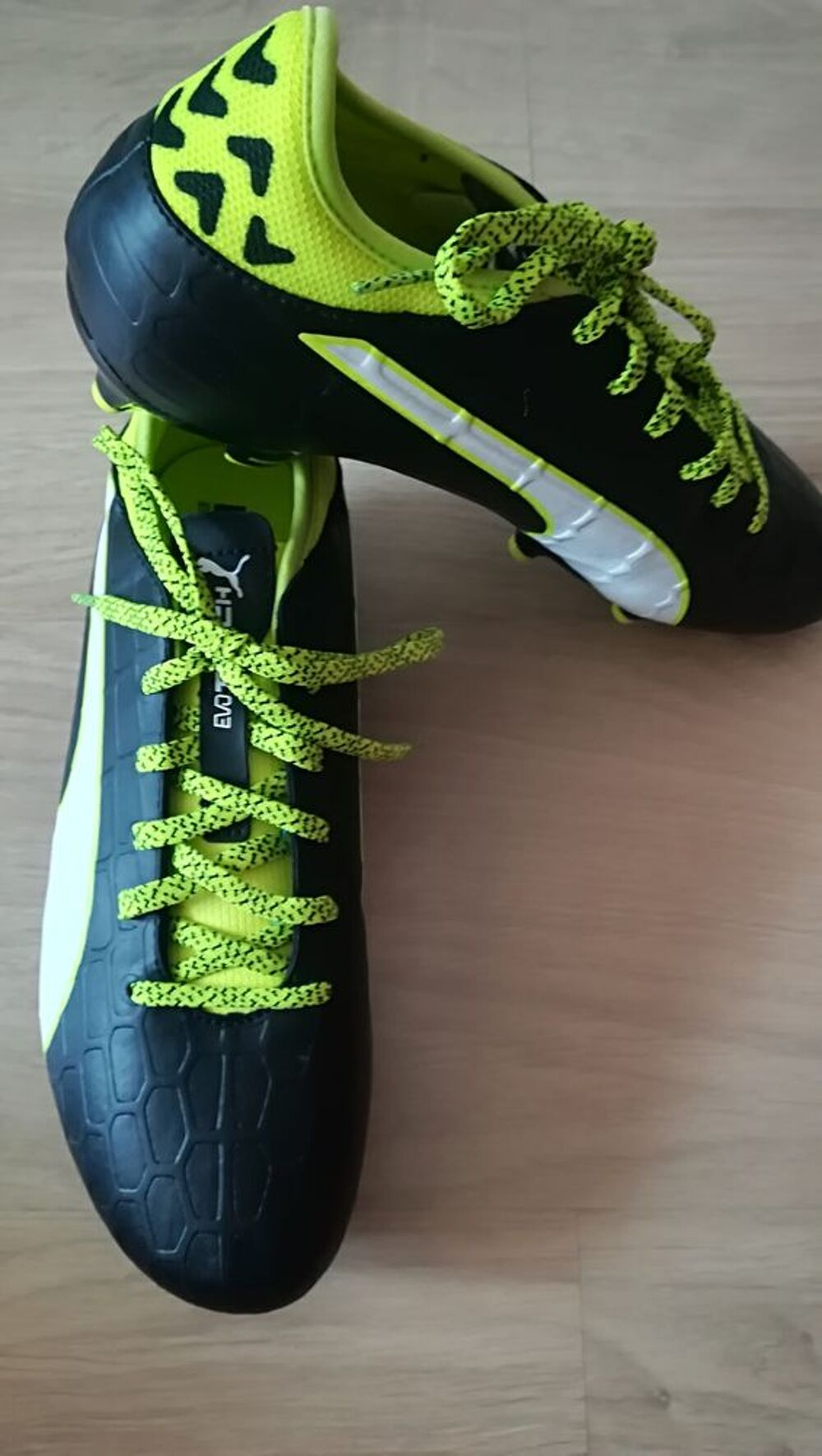 chaussures &agrave; crampon puma evotouch Chaussures