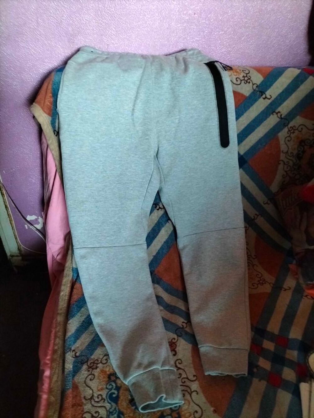pantalon jogging Nike taille S tr&egrave;s bon &eacute;tat Vêtements