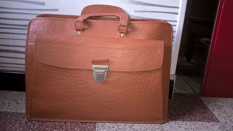 Ancien porte-documents cuir v�ritable 1970 16 Flers-en-Escrebieux (59)