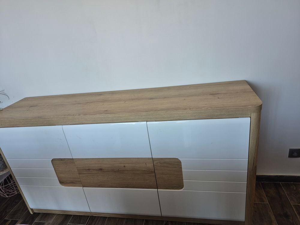 Salle a manger et meuble tv blanc et bois 
Bon etat Meubles