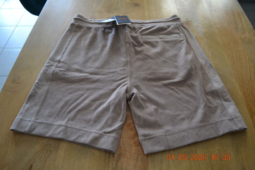 SHORT BOSS COTON NEUF TAILLE XL AVEC ETIQUETTE Vêtements