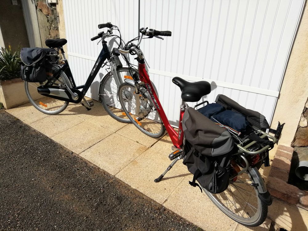 2 v&eacute;los &agrave; assistance &eacute;lectrique Vlos