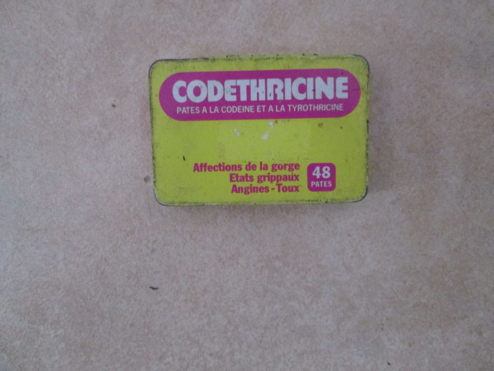 BOITE EN FER ANCIENNE CODETHRICINE 