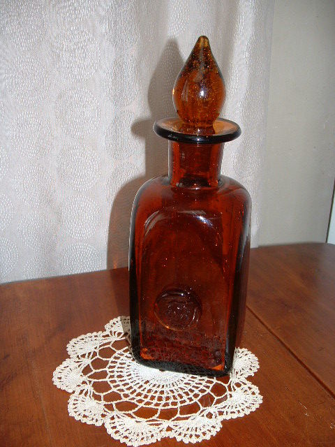 Flacon en verre souffl� 9 Angers (49)