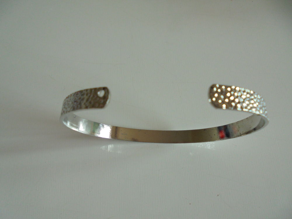 Bracelet martel&eacute; (28b) Bijoux et montres