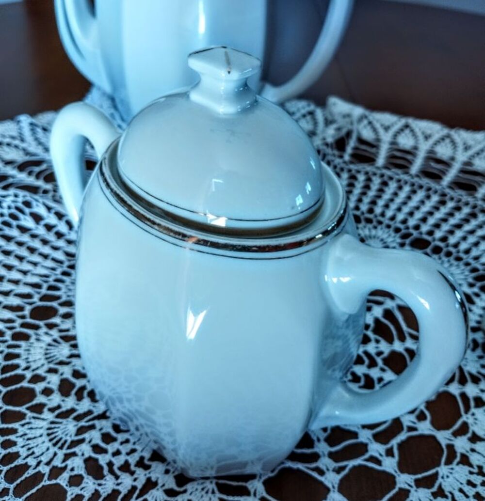 cafeti&egrave;re porcelaine:
Décoration
