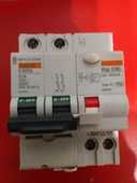 MERLIN GERIN MULTI9 C60N C16 400V (24202) + MULTI9 VIGI C60  21 Serres-Castet (64)