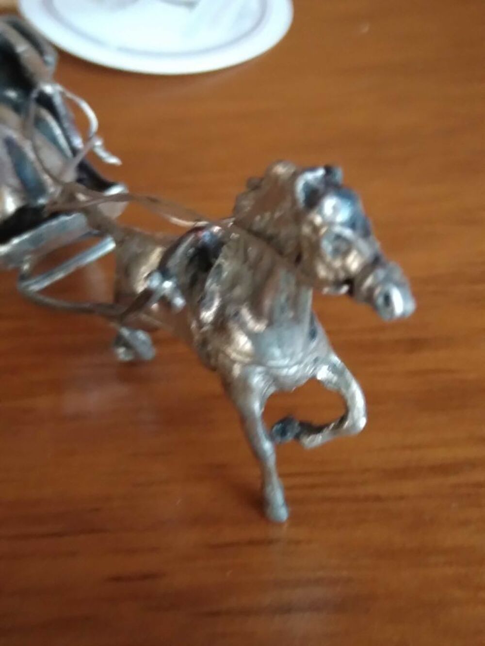 CAL&agrave; &amp;#136;CHE CHEVAL EN ARGENT MASSIF 800 MILLI&agrave; &amp;#136;MES EN PARFAIT ETAT REPRESENTANT CLARK GABLE AVEC VIVIEN LEIGH DANS LE FILM MYTHIQUE de " AUTANT EN EMPORTE LE VENT " 