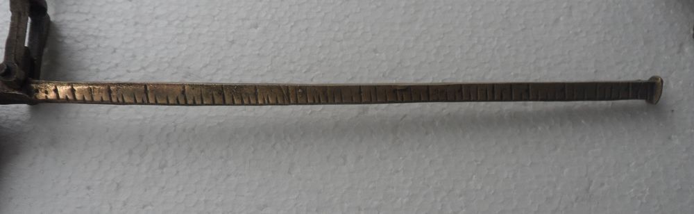 Tr&egrave;s ancienne balance Romaine en laiton (cuivre jaune) 
